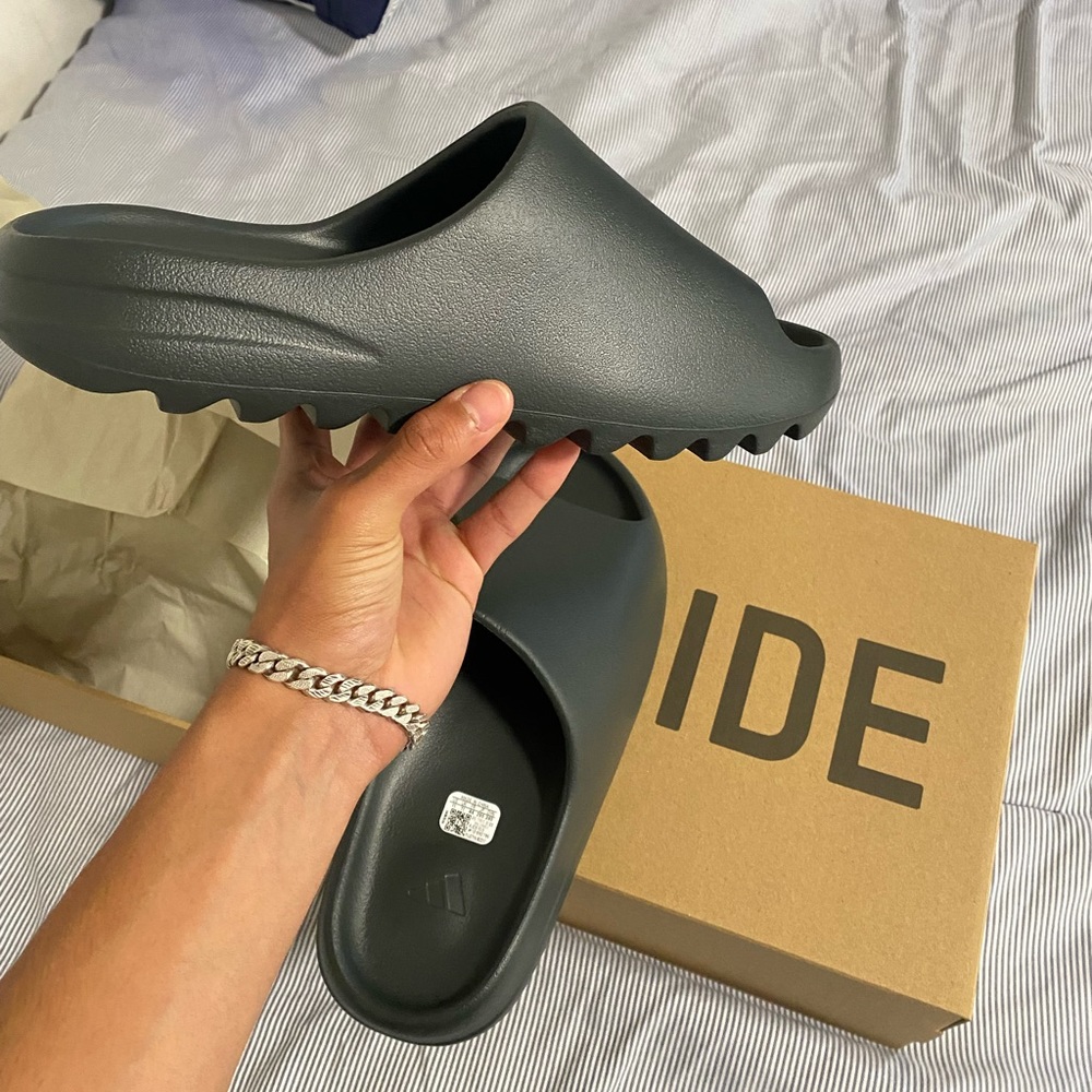 Adidas Yeezy Slide Dark Onyx Size 11
